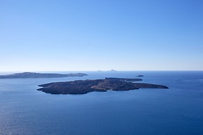 Gitsa Cliff Luxury Villa