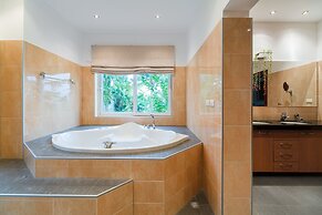 Stunning Luxury Golf and Pool Villas