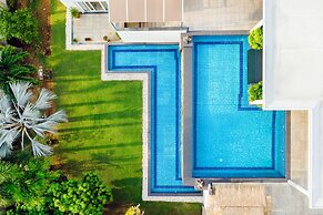 Stunning Luxury Golf and Pool Villas