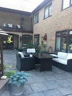 Acorn Court Country House