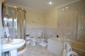 Acorn Court Country House