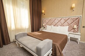 Maestro Hotel