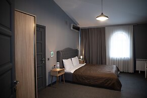 Maestro Hotel