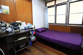 Anurak Guesthouse