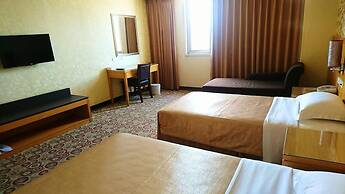 Metropolis Hotel