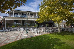 Rooms Amalthea Mare & Cafe - Bistro