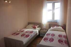 Apartments Miki Pag