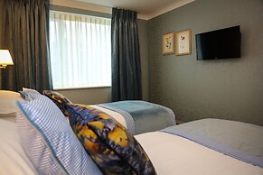 Avalon House Hotel