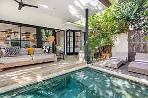 Villa Lora by Villa Finder
