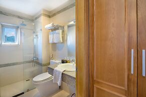 Ronal Hotel