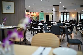TF Riverside Hotel