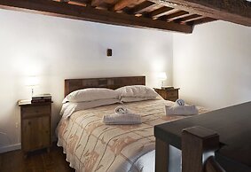 A Few Steps to The Duomo Majestic 5BD Apt