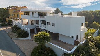 Limoni Luxury Suites