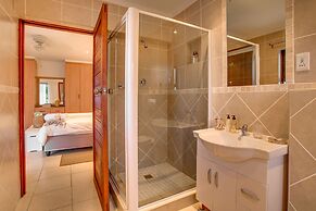 Limoni Luxury Suites