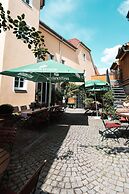 Landhotel & Weingasthof Schwarzer Adler