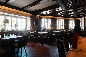 Landhotel & Weingasthof Schwarzer Adler