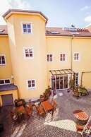 Landhotel & Weingasthof Schwarzer Adler