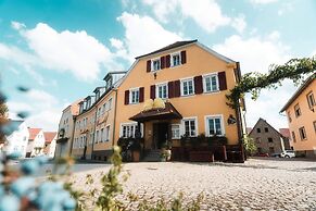Landhotel & Weingasthof Schwarzer Adler