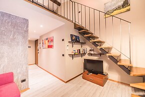 A Few Steps to The Duomo Elegant 2BD Apt