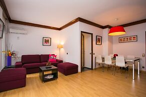 Apartment With Large And Private Terrace