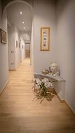Breathtaking 4BD Apt 5min Walk to Duomo