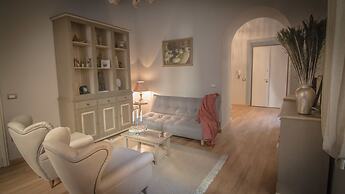 Breathtaking 4BD Apt 5min Walk to Duomo