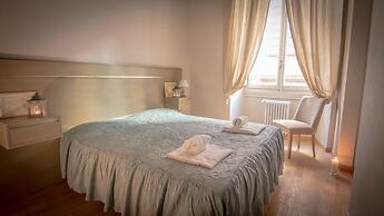 Breathtaking 4BD Apt 5min Walk to Duomo