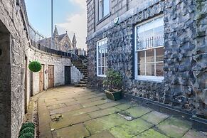 Beautifully Modernised New Town Home