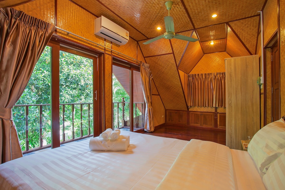 Unique Thai Style 4BR Pool Villa Nikkie
