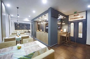 Hotel Nina