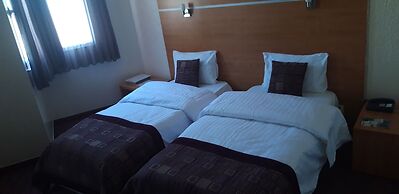 Hotel Nina