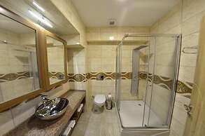 Halil Tuna Hotel