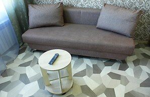 Dobrye Sutki Apartment on Martyanova 63