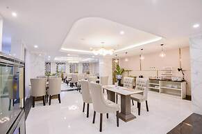 Grand Senyum Hotel