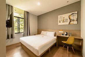 Yellow Bee Tanah Abang