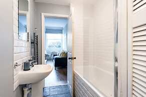Stunning Flat Near the Beach & Trains