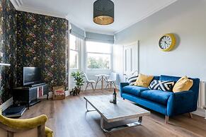 Stunning Flat Near the Beach & Trains