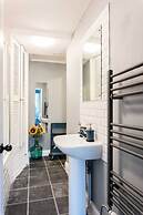 Stunning Flat Near the Beach & Trains