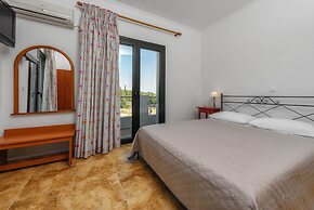 Alonaki Apartments