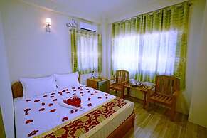Moon Light Hotel