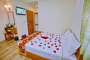 Moon Light Hotel