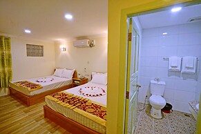 Moon Light Hotel