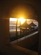 77 Sunset Plaza
