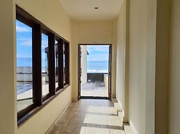 77 Sunset Plaza