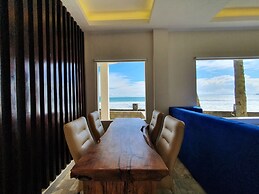 77 Sunset Plaza