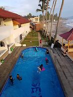 77 Sunset Plaza