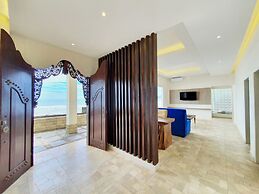 77 Sunset Plaza