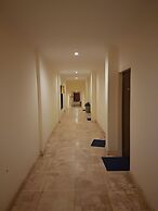 77 Sunset Plaza