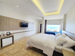 77 Sunset Plaza
