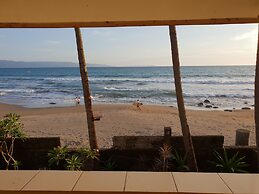 77 Sunset Plaza